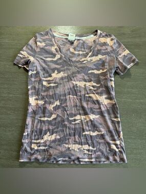 PINK VS Short Sleeve Taupe Tshirt XS Camo
